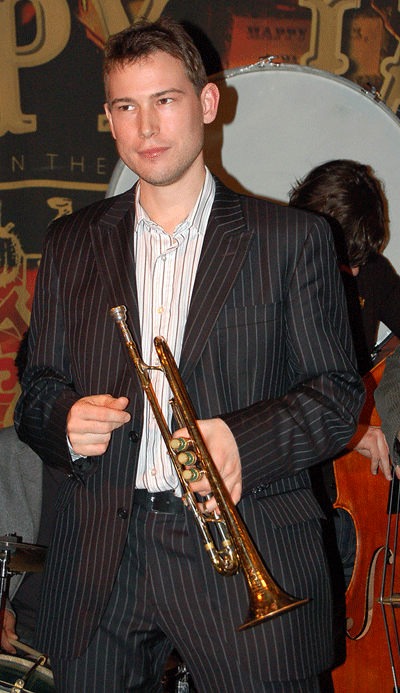 Joakim Falk dans le jazz club Stampen, Stockhom. Photo: H�kan Persson